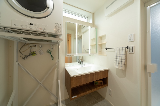 明石市の自然素材の家の洗面脱衣室