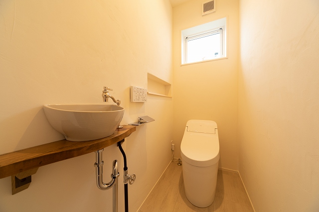 明石市の自然素住宅のトイレ
