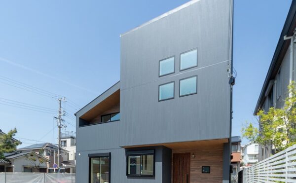 神戸の木に家の外観の施工事例