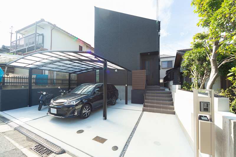 神戸の黒いデザイナーズ住宅の外観