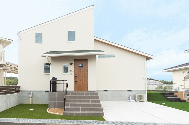 神戸の勾配天井のある注文住宅の施工事例