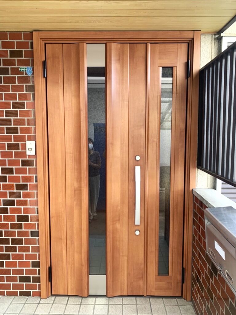 神戸で玄関ドアをリフォームした施工事例