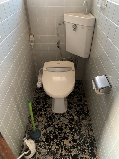 明石市の賃貸物件のトイレの施工前画像