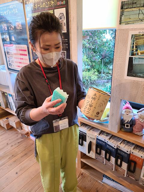 神戸の注文住宅の杉フロアーに塗装するワックス