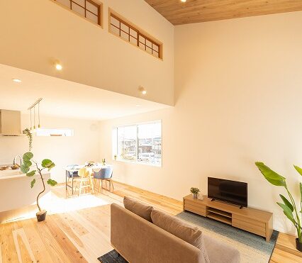 神戸のデザイン性の高い勾配天井の家の施工事例