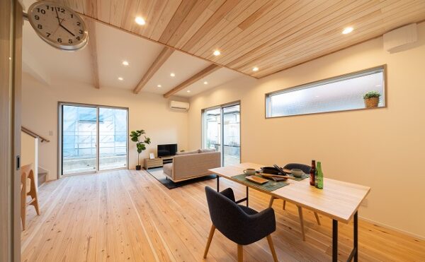 神戸のデザイン性の高い家族が集う杉天井の家の施工事例