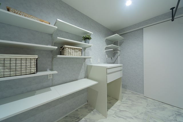 神戸のセレクトホームが建てたデザイン性のある家の脱衣室