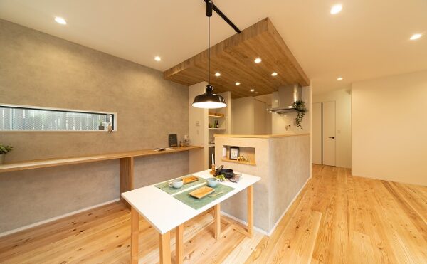 神戸市のグリーンのガルバの家の完成見学会