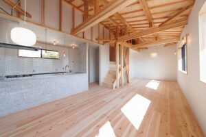 神戸市のデザイン住宅の木の骨組みが見える施工事例