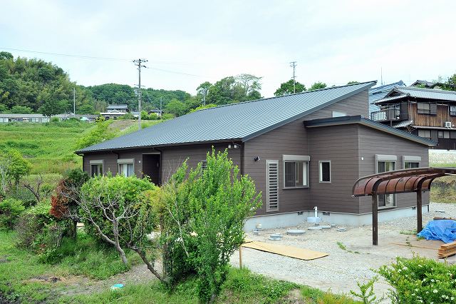 おしゃれな片流れ屋根の平屋