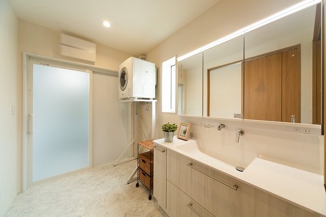 明石市のデザイン住宅の洗面脱衣室