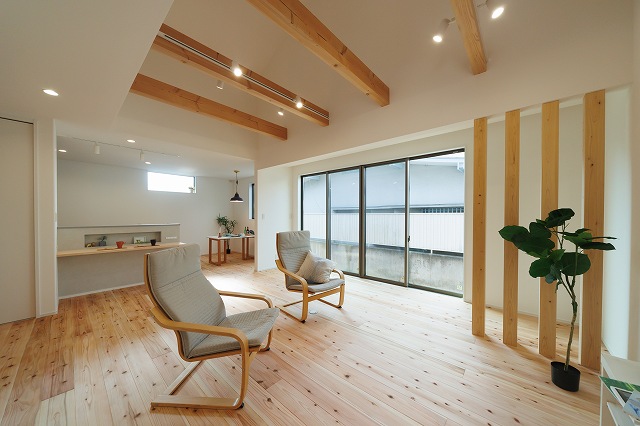 神戸で注文住宅のリビングを広くみせるためのイメージ