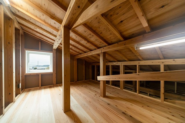 神戸の注文住宅の完成見学会の小屋裏