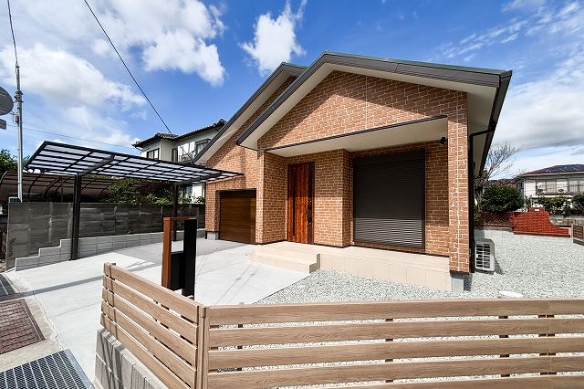神戸のおしゃれなガレージハウスの平屋の画像