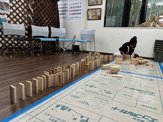 神戸のイベントのつみきでドミノ