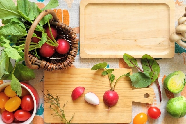 ミニキッチンで料理するイメージ画像