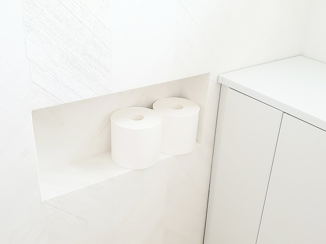 新築のトイレっトペパー収納の画像