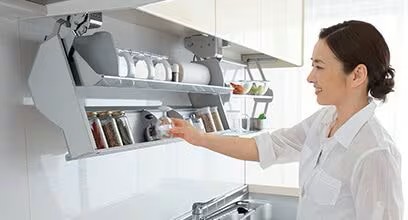 昇降式吊戸収納の画像