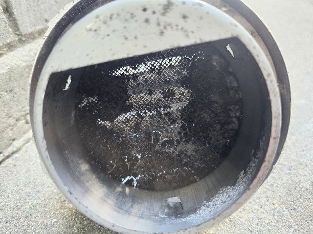 換気扇の外部フードの汚れた画像