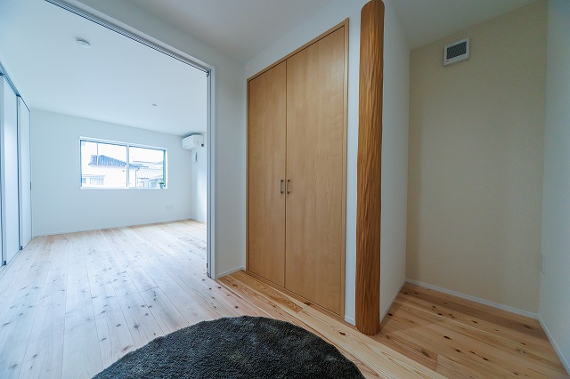 神戸のセミ2世帯住宅の寝室の施工事例