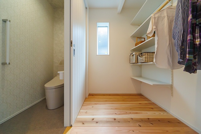 神戸のセミ2世帯住宅の収納の施工事例