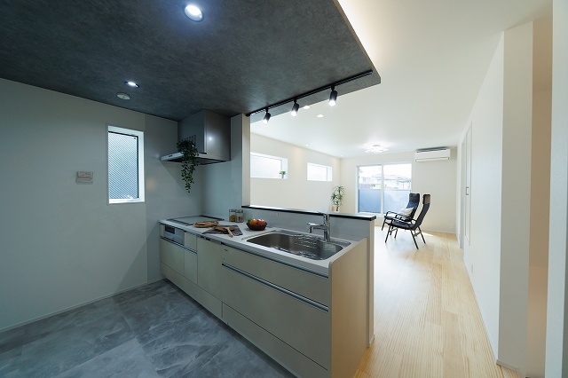 神戸のセミ2世帯住宅のキッチンの施工事例