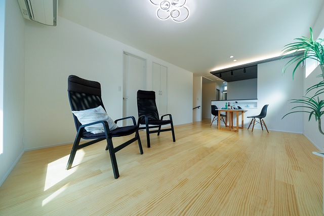 神戸のセミ2世帯住宅のリビング施工事例