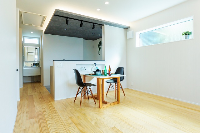 神戸のセミ2世帯住宅のダイニングの施工事例