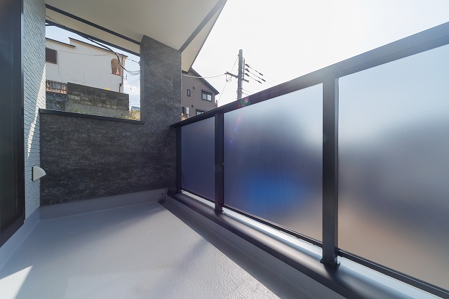神戸のセミ2世帯住宅のベランダの施工事例