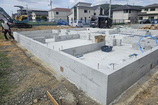 基礎一体打ちの見た目もきれいな基礎
