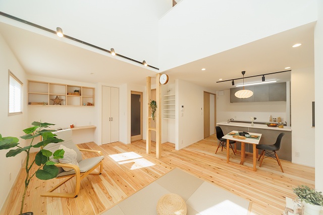 明石市のぬり壁の家吹抜けの施工事例