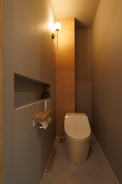 明石市のぬり壁の家のトイレの施工事例