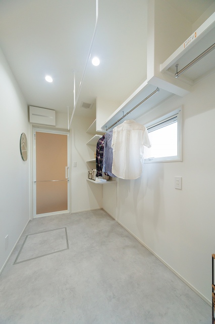 明石市のぬり壁の家の脱衣室の施工事例