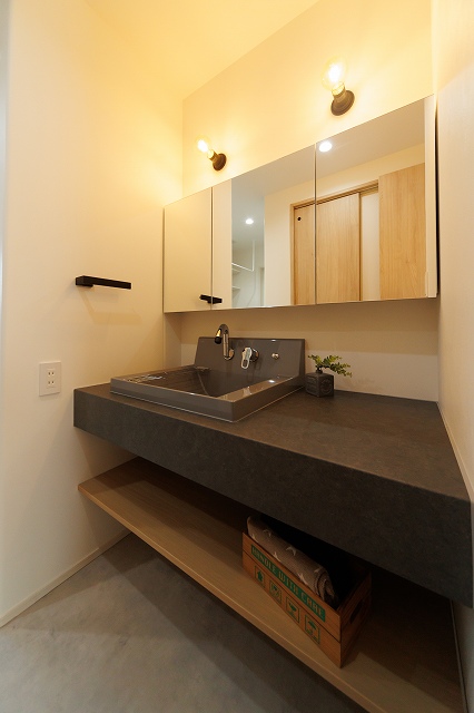 明石市のぬり壁の家の洗面台の施工事例