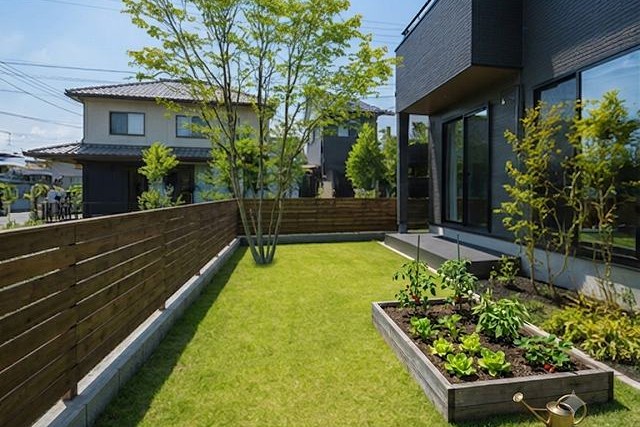 川西市注文住宅の広い庭