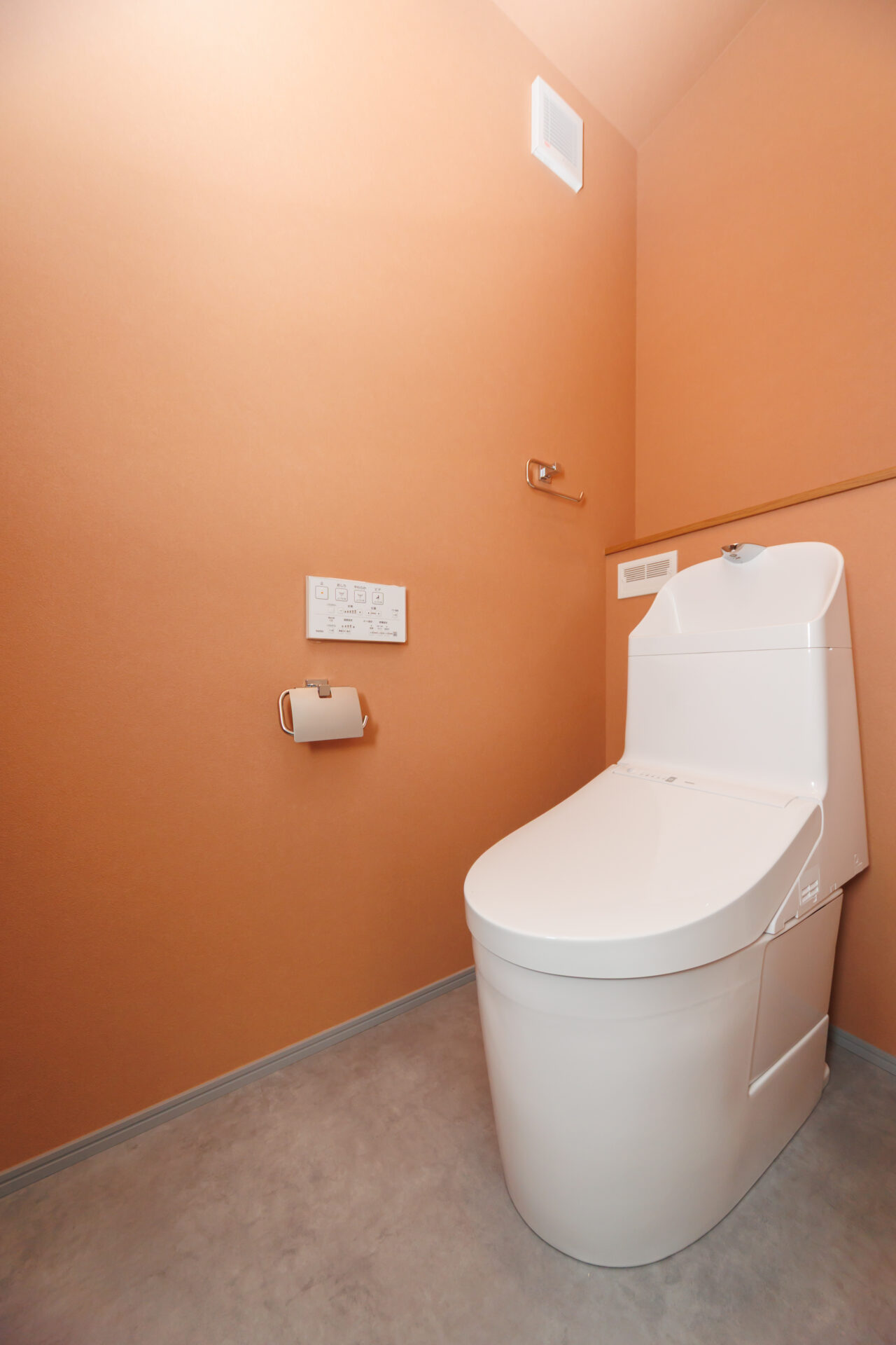 神戸市のデザイン性のある家のトイレ施工事例